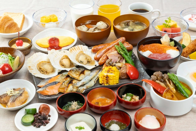 ビジネスホテル ドーミーインPREMIUM小樽 朝食・和洋バイキング・出来たての卵料理に加え、地域ごとの特色を出した「ご当地逸品料理」